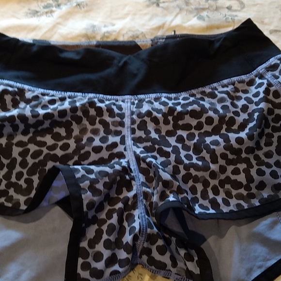 Lululemon Speed Short *4-way Stretch - Picture 5 of 9